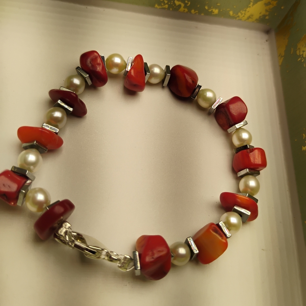 Elegant Red and Pearl Bracelet